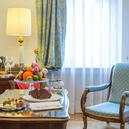 Due Torri Otel