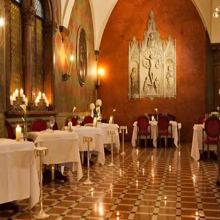 Due Torri Otel